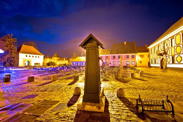 Varazdin architettura barocca piazza vista serale — Foto Stock