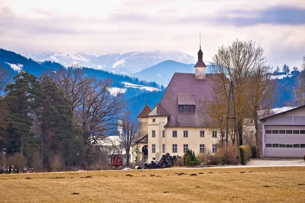 Schloss wiesenau blick im lavanttal — Stockfoto