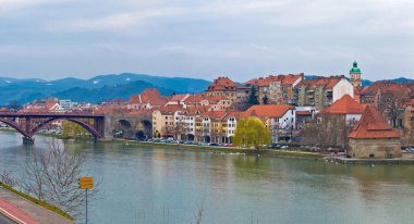Maribor waterfront ve eski şehir görünümü