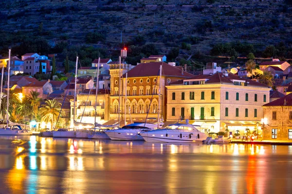 Destination de plaisance de Vis île vue du soir — Photo