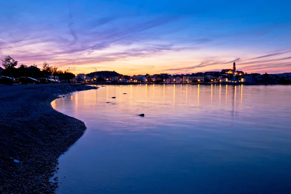 Gün batımında Betina Town beach — Stok fotoğraf