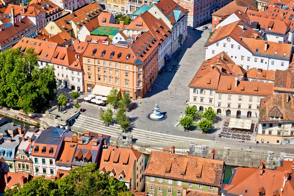 Place Novi et fontaine à Ljubljana aérienne — Photo