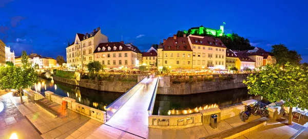 Panorama nocturno del río Liubliana, arquitectura y castillo —  Fotos de Stock