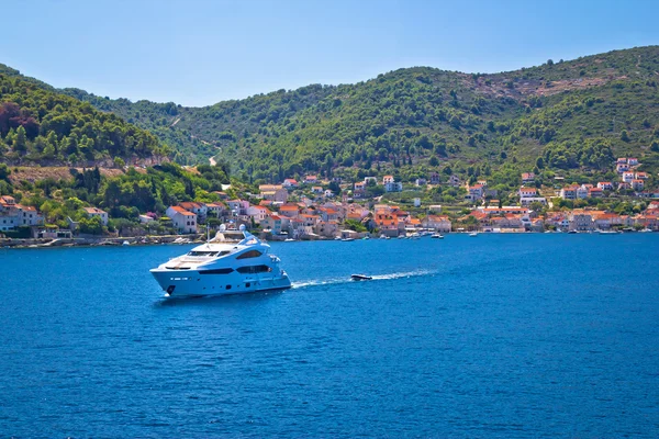 Island of Vis yachting destination view — Stock Photo, Image