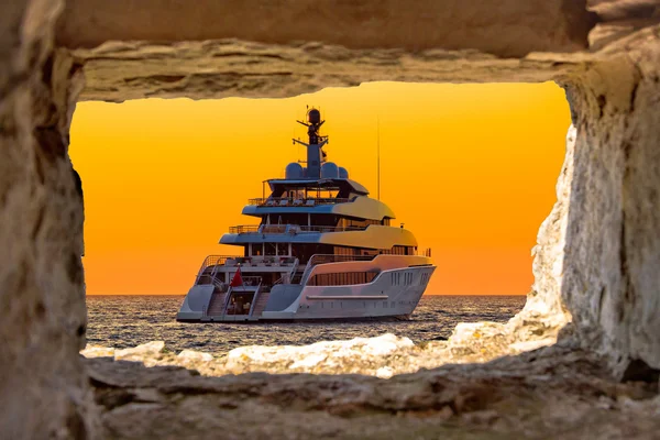 Luxury yacht through stone window view — Stock Photo, Image