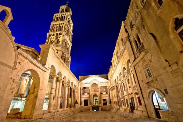 Split monumentos históricos vista de la noche —  Fotos de Stock