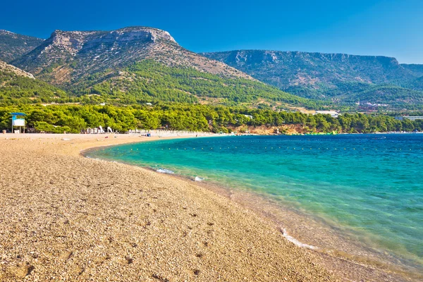 Zlatni Rat turquoise strand in Bol — Stockfoto