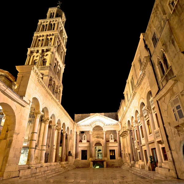 Ciudad de Split Plaza Peristil vista nocturna — Foto de Stock