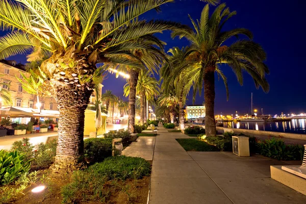 Palm waterfront de Split vista de la noche — Foto de Stock