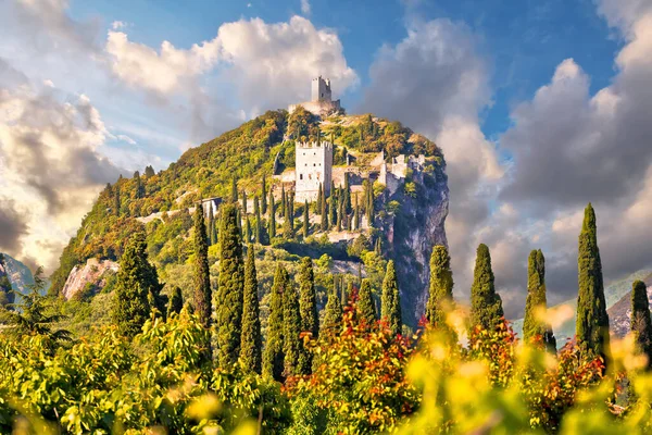 Arco Hrad Zříceniny Útesech Nad Jezerem Garda Trentino Alto Adige — Stock fotografie