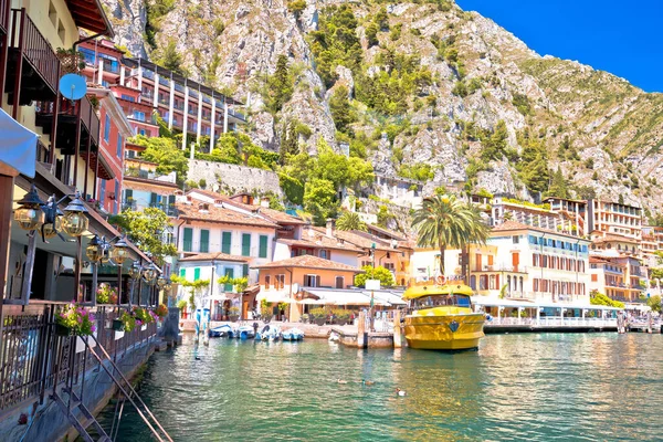 Limone Sul Garda Turkos Hamn Och Utsikt Över Vattnet Stad — Stockfoto