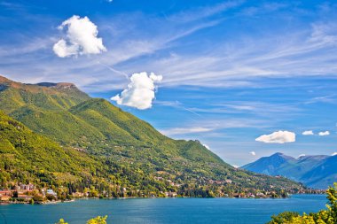 İtalya 'nın Lombardiya bölgesinde Salo Vilayeti yakınlarındaki Lago di Garda Gölü.