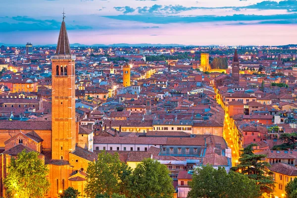 Verona Torens Daken Uitzicht Vanaf Heuvel Toeristische Bestemming Veneto Regio — Stockfoto