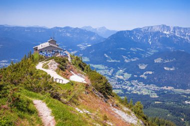 Kartal Yuvası veya Kehlsteinhaus Alp manzarası üzerindeki kayalıklarda saklanıyor, Berchtesgadener Toprakları, Bavyera, Almanya