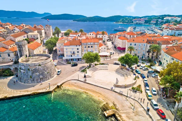 Korcula adası. Korcula 'nın tarihi deniz manzaralı kenti, güney Hırvatistan takımadasındaki ada