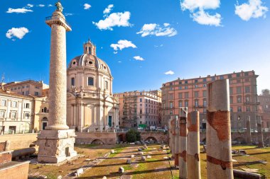 Roma. Roma 'nın antik Trajans Forum Meydanı manzarası, antik ebedi şehrin kalıntıları, İtalya' nın başkenti