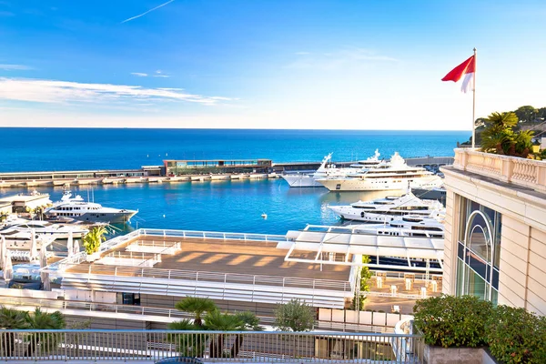摩纳哥公国蒙特卡洛游艇港和海滨景观 — 图库照片