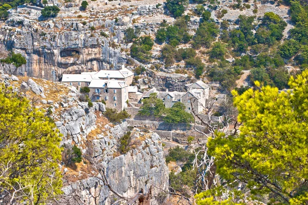 Pustinja Blaca Poustevna Ukrytá Kamenném Pouštním Kaňonu Ostrova Brač Chorvatské — Stock fotografie