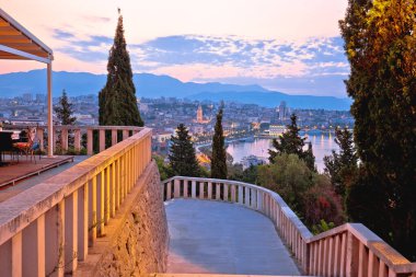 Hırvatistan 'ın Dalmaçya bölgesindeki Marjan tepesinden Split liman manzarası