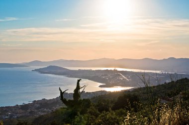 Split Körfezi hava günbatımı manzaralı, Hırvatistan 'ın Dalmaçya bölgesi