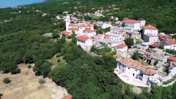 克罗地亚Kvarner地区Vinodol山谷景观中的Bribir历史城镇 — 图库视频影像