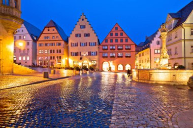 Rothenburg ob der Tauber. Orta Çağ Alman kenti Rothenburg ob der Tauber 'in ana meydanı (Marktplatz veya Market Meydanı). Almanya 'nın Bavyera bölgesi