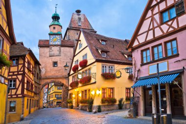 Idyllic Almanya. Ortaçağ Alman kenti Rothenburg ob der Tauber 'in sokak mimarisi. Almanya 'nın Bavyera bölgesi