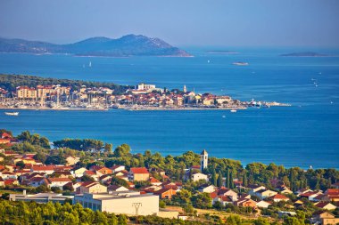 Biyograd Na Moru ve Sveti Filip i Jakov liman manzarası, Hırvatistan 'ın Dalmaçya bölgesindeki kasabalar