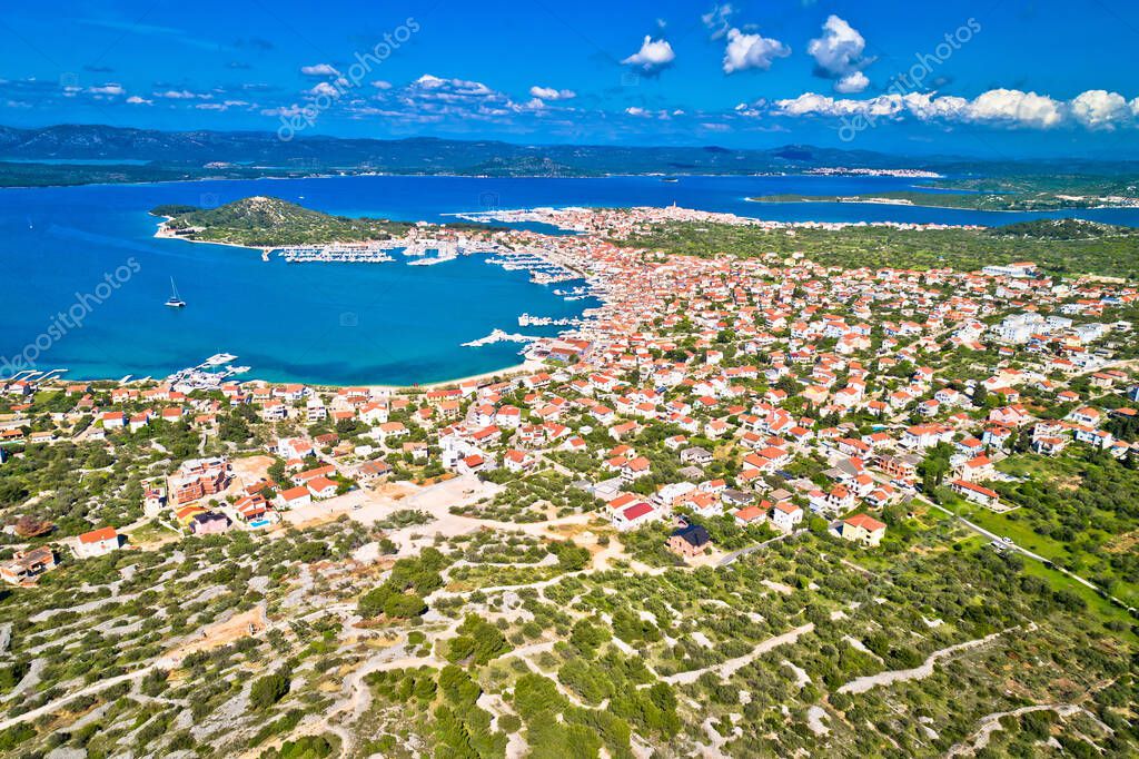Isla de Murter vista aérea del archipiélago, Pueblos de Murter y Betina ...