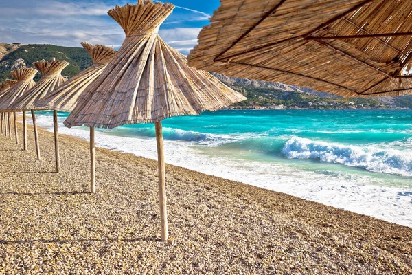 克罗地亚克尔克岛巴斯卡日光浴景观中的Idyllic海滩 巴斯卡是克罗地亚著名的旅游胜地 — 图库照片