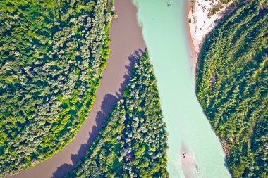 Drava ve Mura nehirlerinin hava manzarası Hırvatistan 'ın Podravina bölgesi, Macaristan sınırı