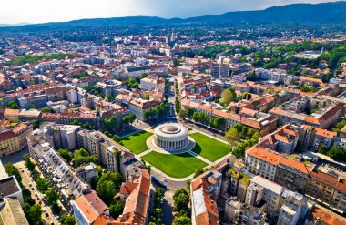 Zagreb havalimanı. Mestroviç pavilyonu ve Zagreb hava manzaralı kasabası. Hırvatistan 'ın başkenti.