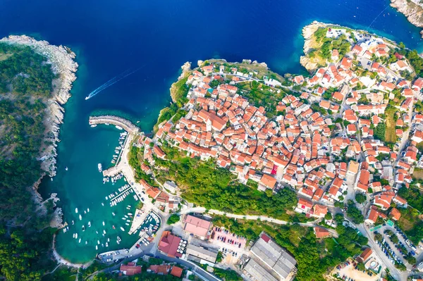 ヴルブニクの空の景色の町 クルク島 クヴァルネル湾諸島 クロアチア — ストック写真