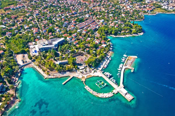 Praia Beira Mar Malinska Vista Para Costa Azul Turquesa Destino — Fotografia de Stock