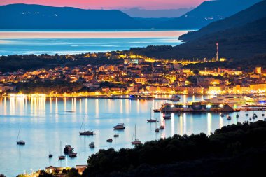 Hırvatistan 'ın Cres Körfezi akşam manzaralı, Cres Adası, Kvarner bölgesi