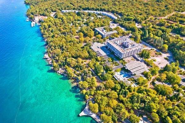 Malinska Spiaggia Turchese Vecchie Rovine Dell Hotel Vista Aerea Isola — Foto Stock