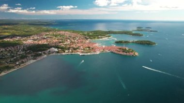 Rovinj takımadaları hava manzarası, Hırvatistan 'ın Istria bölgesindeki ünlü turizm beldesi