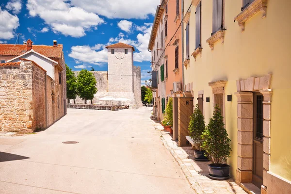 Pueblo Svetvincenat Antigua Plaza Colorida Vista Arquitectura Región Istria Croacia — Foto de Stock