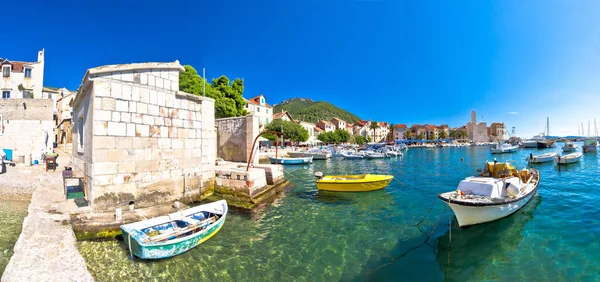 Stad Komiza Het Eiland Vis Panoramisch Uitzicht Het Water Dalmatische — Stockfoto