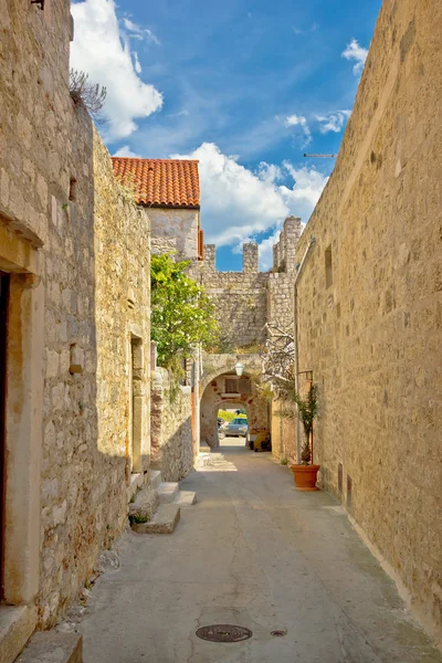 Antigua calle estrecha de piedra de Hvar —  Fotos de Stock