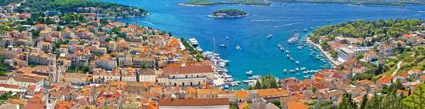 フヴァル島のクロアチアの観光地 — ストック写真