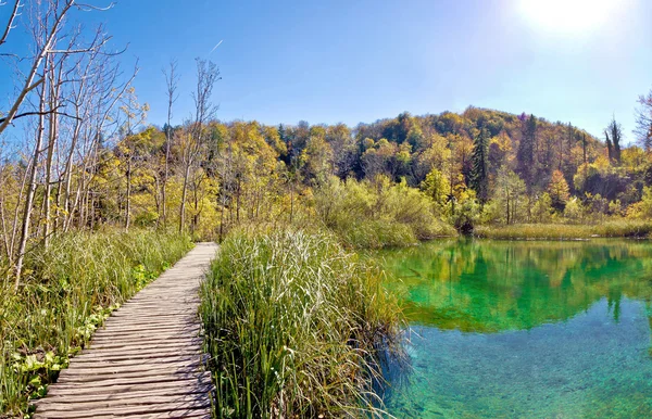 Plitvice lakes national park boardwalk — Stock Photo, Image