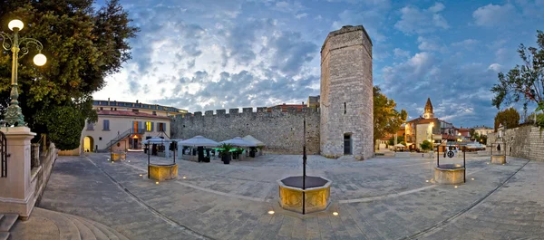 Cidade de Zadar quadrado vista à noite — Fotografia de Stock