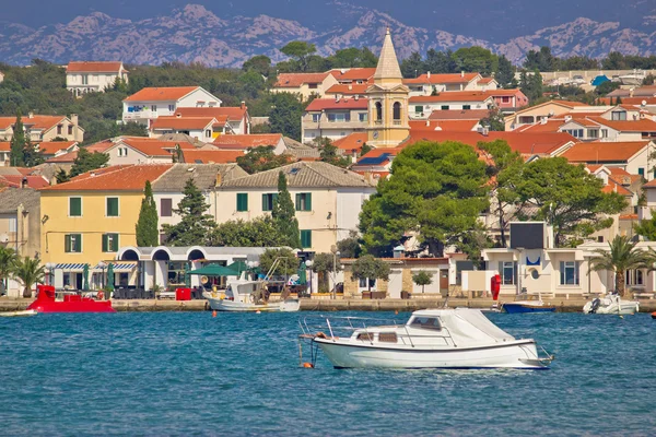 Ciudad de Novalja vista al mar — Foto de Stock