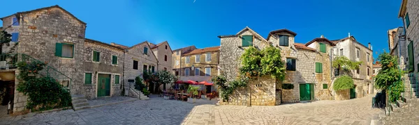 Alte Steinstadt auf der Insel Hvar — Stockfoto