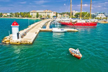 Zadar turkuaz deniz liman manzaralı