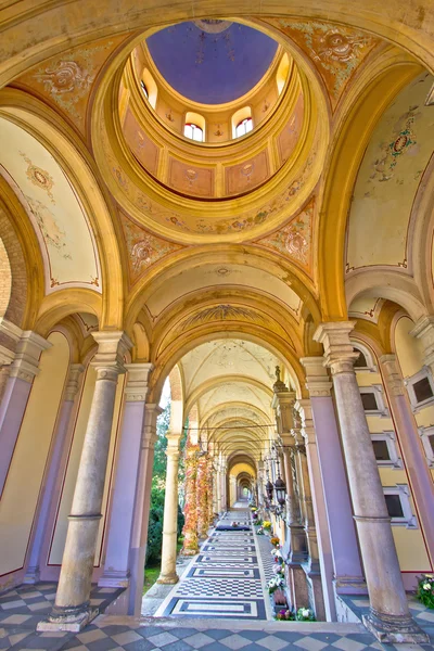 Arcades du cimetière Mirogoj à Zagreb — Photo