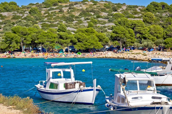 Idílica playa de destino turístico en Croacia — Foto de Stock