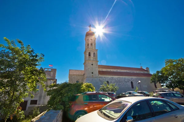 Betina em Murter ilha igreja — Fotografia de Stock