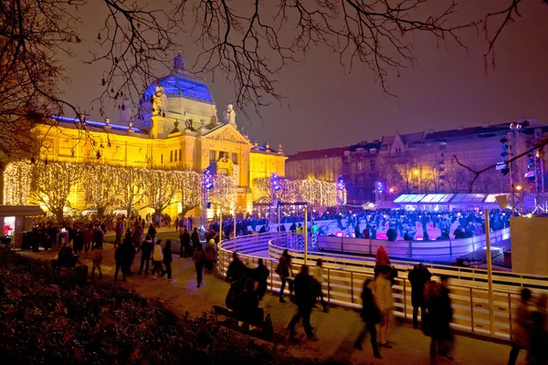 Zagreb Navidad hielo parque vista de la noche —  Fotos de Stock